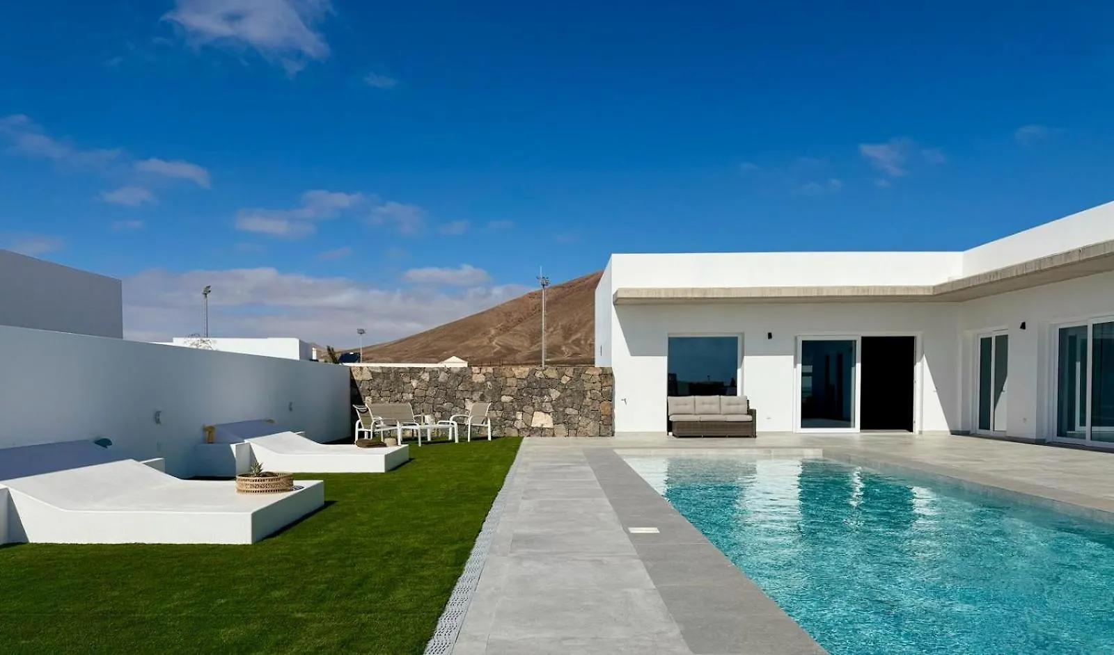 Canaryislandshost I Calma Teguise  Villa